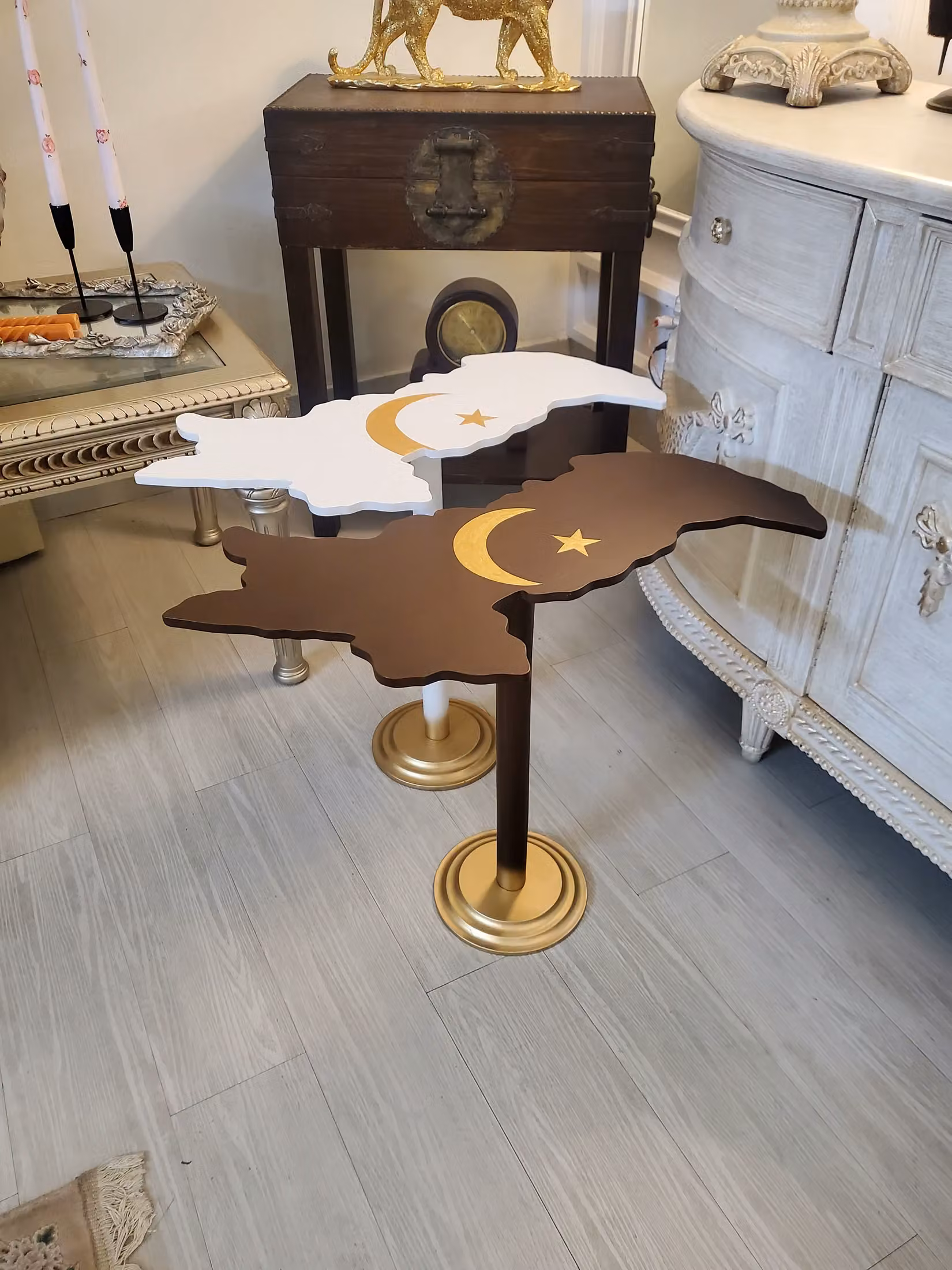Pakistan silhouette table, studio photograph 2